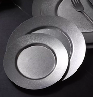 Assiette ronde à large bord en acier inoxydable rétro avec logo personnalisé, pour steak, pâtes, fruits, desserts, pour barbecue en plein air, buffet, vaisselle de table