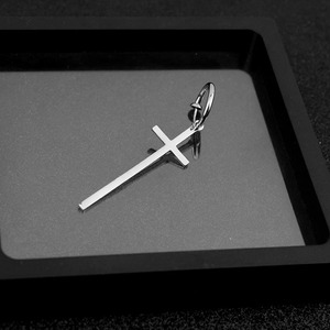 Boucles d'oreilles pendantes croix en argent plaqué, design de niche populaire, luxe léger, unisexe, en acier inoxydable, bijoux de mode, vente en gros - Product Image 4