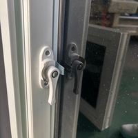Fenêtre coulissante en PVC avec grille antivol intégrée et crochets antivol améliore instantanément la sécurité de la maison