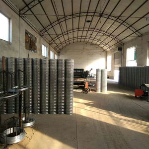 Vente flash : Rouleau de clôture de jardin en fil soudé revêtu de PVC noir, 24 pouces x 50 pieds, 2 pouces x 3 pouces, 16GA - Product Image 6