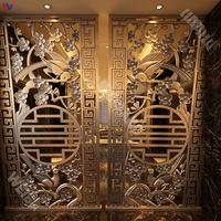 Paravent contemporain en aluminium avec motif floral sculpté pour salle à manger, largeur 70 pouces, finition thermolaquée