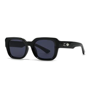 Lunettes de soleil carrées modèle populaire pour hommes européens et américains avec lentille PC UV400 pour la photographie de rue commerce extérieur transfrontalier - Product Image 6