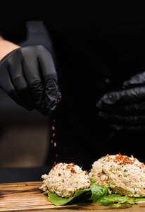 قفازات النتريل السوداء أحادية الاستخدام للعمل والفحص خالية من البودرة بأرخص سعر وأسرع توصيل - Product Image 3