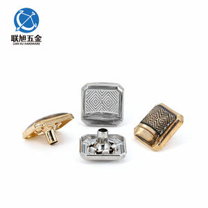 Bottone a Pressione in Lega di Zinco Dorato a 4 Parti con Logo Personalizzato per Abbigliamento, Prodotto da Lianxu - Product Image 3