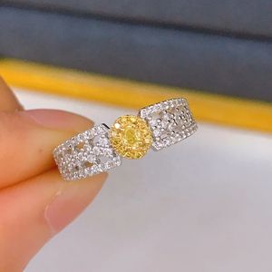 Anillo de Compromiso y Boda Xinfly de Oro Sólido de 18K con Diamante Natural Amarillo Blanco de 0.68CT - Product Image 1