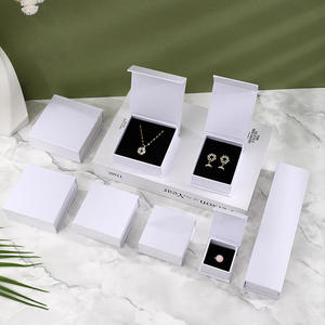 Boîte à bijoux en papier rigide magnétique de haute qualité <span class=keywords><strong>avec</strong></span> insert, logo personnalisé en gros, <span class=keywords><strong>collier</strong></span>, bracelet, bague - Product Image 4