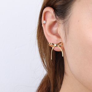 ต่างหู316L รูปโบว์ชุบเงินทำจา<span class=keywords><strong>ก</strong></span>สแตนเลสสตีล PVD สีทองหรูหราน้ำหนักเบาของ Chris April - Product Image 1