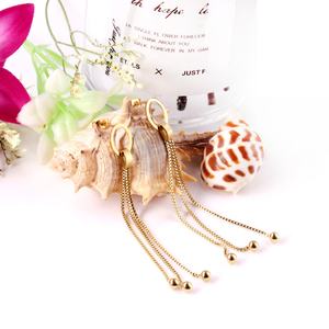 ต่างหูทรงสี่เหลี่ยมแบบห้อย ดีไซน์เนอร์แบรนด์ดัง ขายส่ง ผลิตจากเหล็กกล้าไร้สนิมขัดเงา ชุบทอง - Product Image 3