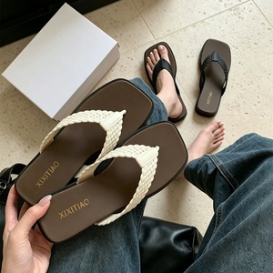 XIXITIAO Sandalias de Verano para Mujer con Tira Tejida, Punta Cuadrada, PVC, Suela Gruesa Antideslizante, <span class=keywords><strong>Chanclas</strong></span> de Moda para Vacaciones, Playa y Aire Libre - Product Image 2