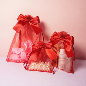 Vente en gros Sac cadeau en <span class=keywords><strong>organza</strong></span> <span class=keywords><strong>rouge</strong></span> avec nœud Conteneur de bijoux cosmétiques de couleur <span class=keywords><strong>rouge</strong></span> attrayante - Product Image 4