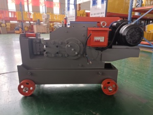Cortadora de barras de acero de alto rendimiento con engranajes y motor de 4KW, operación estable para trabajos de construcción. - Product Image 2
