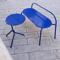 Ensemble de meubles d'extérieur en fer coloré, moderne, minimaliste, durable, écologique, imperméable, pour hôtel, école, usage de loisirs, table et chaises