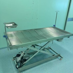 Table d'opération vétérinaire 1,4 m électrique réglable avec plateau de toilette pour chirurgie canine certifiée CE - Product Image 2