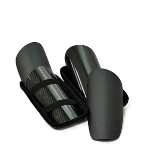 <span class=keywords><strong>Espinilleras</strong></span> de Fibra de <span class=keywords><strong>Carbono</strong></span> para Fútbol, para Adultos y Equipos, Venta al Por Mayor - Product Image 5