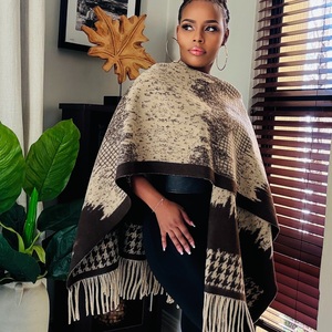Poncho en tricot jacquard de style européen pour femmes, écharpe en imitation cachemire. - Product Image 2