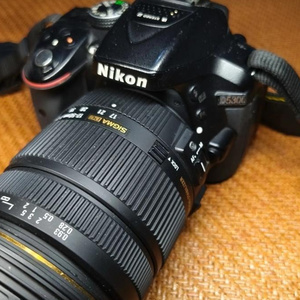 Cámara Digital <span class=keywords><strong>Nikon</strong></span> <span class=keywords><strong>D5300</strong></span> + Lente con Zoom VR de 18-105 mm, Diseño Compacto, Video Full HD para Principiantes y Fotografía al Aire Libre - Product Image 3