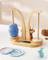 Support en bois pour pelotes de laine – Accessoire de couture écologique et élégant pour le tricot et le crochet