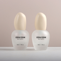 Vente en gros d'usine, flacon en verre givré ovale de 30 ml, emballage élégant pour sérum de soin de la peau ou crème pour le visage