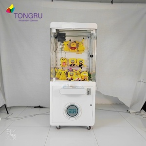 ตู้หยอดเหรียญขนาดเล็กที่ใช้ในร่มที่หยอดเหรียญเครื่องหยอดขนมลูกกวาดสีชมพูของเล่นตุ๊กตา220V ทำจากพลาสติกไม้สีชมพู - Product Image 1