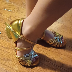 Zapatos <span class=keywords><strong>de</strong></span> <span class=keywords><strong>Baile</strong></span> Latino <span class=keywords><strong>de</strong></span> Piel Sintética con Purpurina Dorada para Niñas Principiantes con Punta Abierta y Tacón Bajo para <span class=keywords><strong>Clases</strong></span> <span class=keywords><strong>de</strong></span> <span class=keywords><strong>Baile</strong></span> y <span class=keywords><strong>Baile</strong></span> <span class=keywords><strong>de</strong></span> Salón - Product Image 1