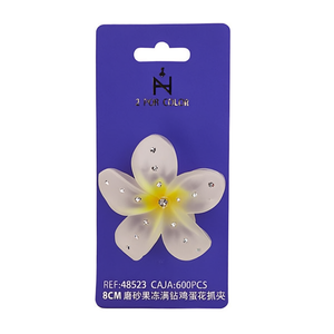 Fermaglio per capelli a forma di fiore di frangipani con strass effetto gelatina smerigliata, 8 cm - Product Image 1