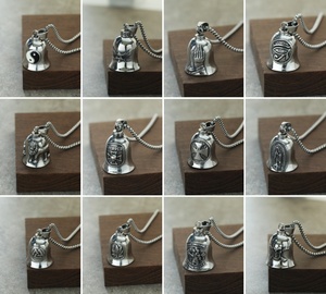 สร้อยคอกระดิ่งผีผีมรณะทำจากสแตนเลสสำหรับผู้ชาย - Product Image 2