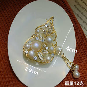 เข็มกลัดคริสตัลรูปดอกไม้ดีไซน์ทันสมัย ประดับด้วยเพชรเทียม ตัวเรือนโลหะผสมชุบทอง เหมาะสำหรับทุกเพศ ใช้ได้ทุกวัน หรือในโอกาสพิเศษ เช่น งานหมั้น - Product Image 3