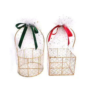 En stock vente en gros de paniers-cadeaux de mariage vides panier de fille de fleur panier de treillis métallique avec poignée