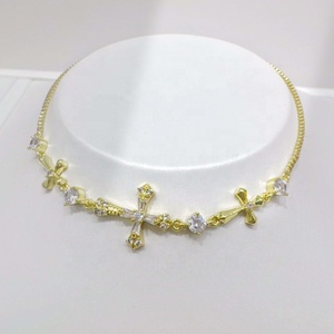 Bracelet en laiton plaqué or 18 carats avec breloque croix et zircon, style vintage, tendance, pas cher, pour femme, avec nœud, en cuivre, chaîne de main - Product Image 1