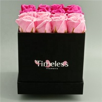 Emballage floral en rose préservée carrée fait main en gros avec inscription « Je t'aime » avec revêtement UV et gaufrage pour maman pour la fête des mères