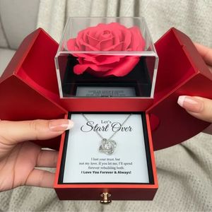 กล่องดอกกุหลาบอมตะพร้อมสร้อยคอเงินรูปปมรักและการ์ดข้อความสั่งทำพิเศษสำหรับวันวาเลนไทน์ "เริ่มต้นใหม่" พร้อมคำขอโทษ - Product Image 1