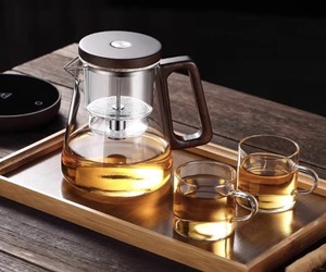กาน้ำชาใส 800 มล. พร้อมที่กรองชาแบบกดและด้ามจับไม้ - Product Image 1