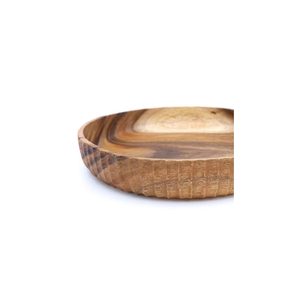 Esta bandeja redonda tallada de 28 cm combina elegancia y versatilidad, perfecta para organizar utensilios de cocina con un encanto rústico. - Product Image 2