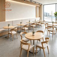 Ensemble de mobilier commercial Ron Group pour café et restaurant : table en bois, banquette rembourrée en tissu, chaise en bois massif
