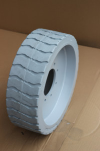 KOBURA pneu plein avec <span class=keywords><strong>jantes</strong></span> 22X7X17 3/4 pièces 94908 pour genie boom levage Z40/23 N <span class=keywords><strong>RJ</strong></span> machines équipement élévateur à ciseaux - Product Image 6