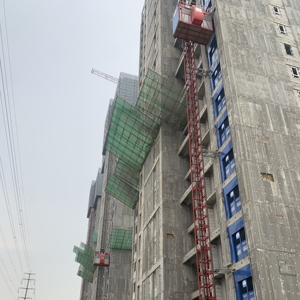 GJJ 2022 ลิฟต์ก่อสร้างไฟฟ้าใหม่เครื่องยนต์ไฟฟ้ามอเตอร์ PLC กระปุกเกียร์แบริ่งขายดีก่อสร้างลิฟท์รอก - Product Image 6