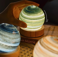 TSD Kunsthandwerk Heimdekoration Mini USB Glaskugel Schreibtischlampe Astronomische Fantasie Regenbogen Planeten Sternenlicht