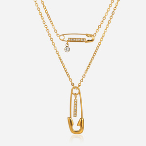 Collier à double couche doré avec épingle de sûreté et détails en strass pour femme, idéal pour le quotidien ou comme cadeau, bijou fantaisie - Product Image 1