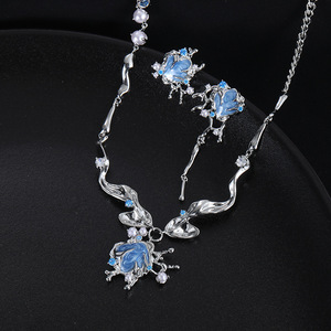 <span class=keywords><strong>Orecchini</strong></span> di lusso leggeri di personalità della moda S925 <span class=keywords><strong>orecchini</strong></span> in ottone con perno in argento Sterling collana con <span class=keywords><strong>orecchini</strong></span> di <span class=keywords><strong>perle</strong></span> di zirconi blu per le donne - Product Image 1