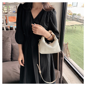 Bolso Cuadrado Pequeño Plegable de Diseño Coreano, Bolso de Hombro Moderno para Citas, Bolso Cruzado Fresco y Dinámico para Mujer - Product Image 5