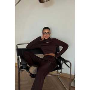 Ensemble deux pièces ample marron Reeves pour femme, motif uni, style décontracté chic, haut et jupe au-dessus du genou, idéal pour les sorties d'automne - Product Image 3