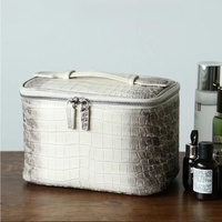 Grande trousse de toilette personnalisée en PU imitation crocodile, organiseur de maquillage, étui de beauté en cuir véritable avec fermeture éclair, sac de rangement de voyage