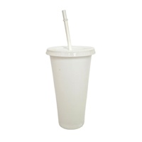 Gobelet en plastique réutilisable de couleur unie de 710ml avec paille et couvercle Bouteille d'eau de 24oz pour les fêtes d'anniversaire Tasse de faveur de couleur unie