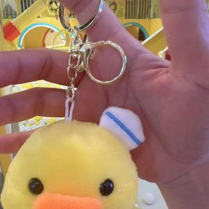 Porte-clés en peluche TikTok Canard avec écharpe et breloque pour sacs - Vente en gros - Product Image 4