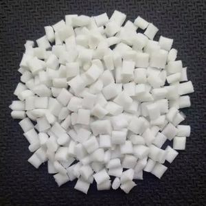 ผู้ผลิตเม็ดพลาสติก PET Virgin Granules จำหน่ายเม็ดพลาสติก PET Resin IV 0.80 Iv0.84 PET Resin CR-8863 CR-8816 CR-8828 ในราคาถูก - Product Image 3