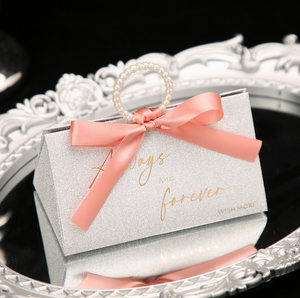 Nueva caja de dulces con brillantina fina para aniversario de bodas, caja de dulces de alta gama para boda y compromiso, caja de regalo triangular con lazo. - Product Image 5