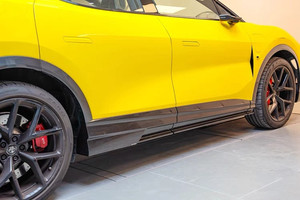 ชุดแต่งคาร์บอนไฟเบอร์สำหรับรถ Lotus Eletre SUV ปี 2022 สภาพใหม่ ประกอบด้วยลิ้นกันชนหน้า ดิฟฟิวเซอร์ สปอยเลอร์ สเกิร์ตข้าง ติดตั้งง่ายด้วยกาวในตัว พร้อมอุปกรณ์ประกอบ - Product Image 5