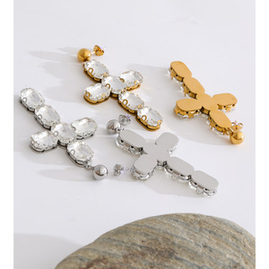 Boucles d'oreilles pendantes en forme de croix en acier inoxydable plaqué or PVD avec cristaux JINYOU 5660 pour femmes, bijoux religieux - Product Image 5