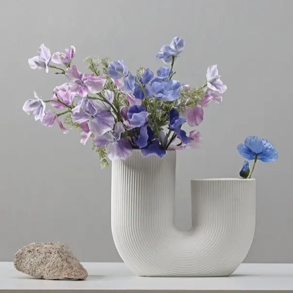 مزهريات زهور خزفية جديدة بتصميم اسكندنافي من شركة تصنيع المعدات الأصلية أوروبية من البورسلين ، مزهرية بيضاء للقطع المركزية