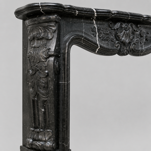 Chimenea tradicional de mármol con tallado ornamentado, de mármol negro Marquina, para interiores, con estufa de leña para comedor. - Product Image 4
